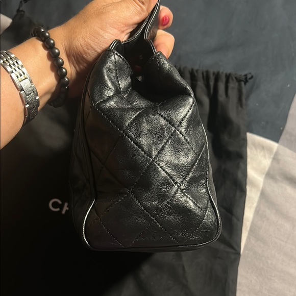 CHANEL Matelasse Black Leather 24K hardware - Picture 7 of 17